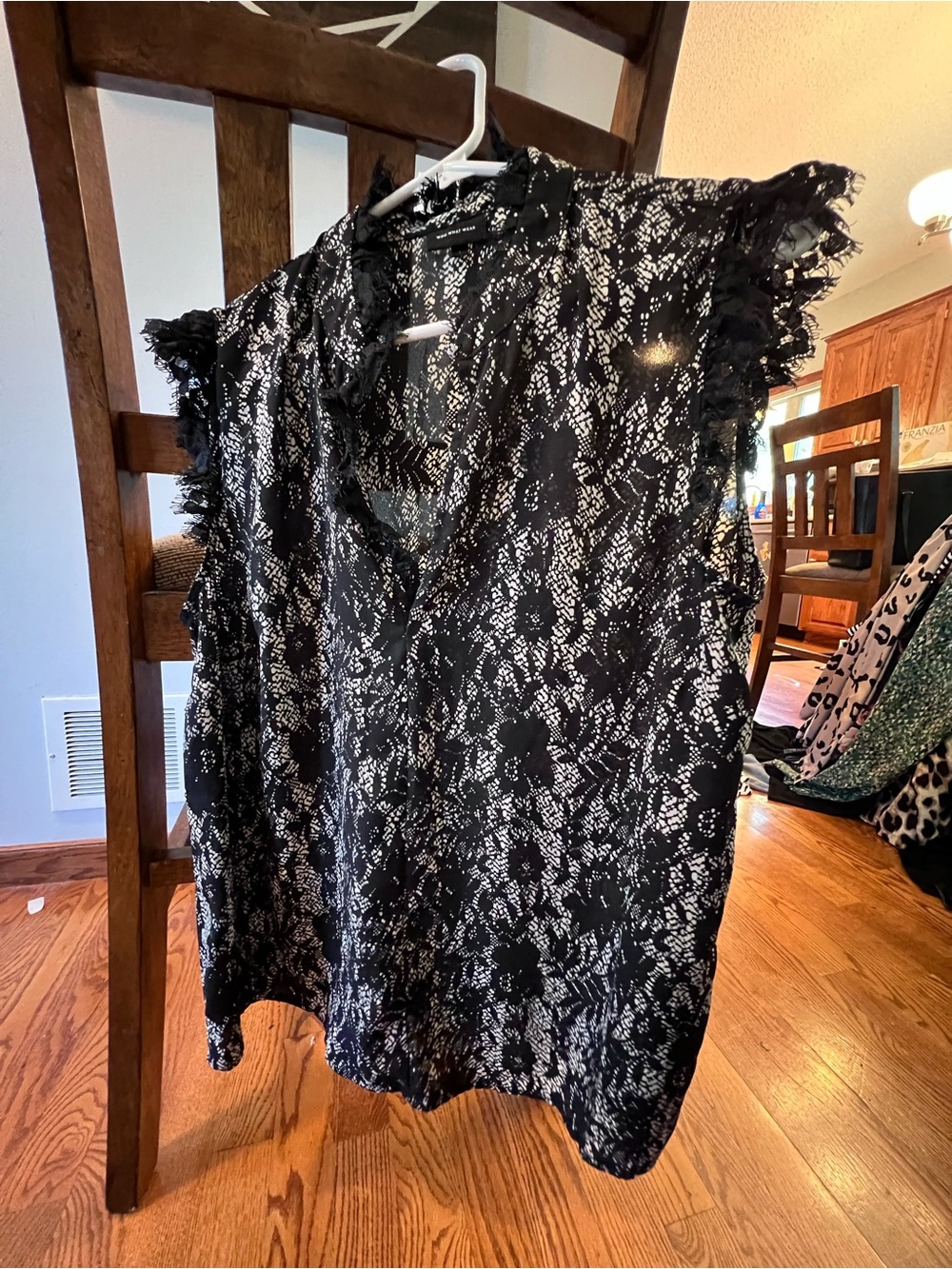 Who What Wear Black & White Lace-Pattern Sleeveless Blouse